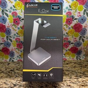 E-One Headset Stand — Silver Headset Holder